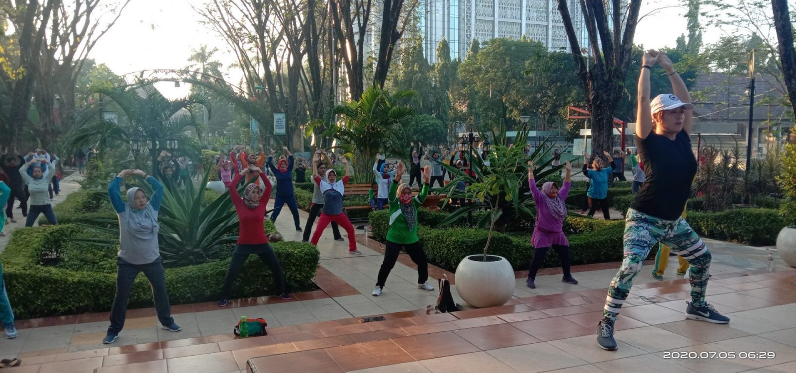 Sanggar Senam Ersaga Kembali Gelar Aerobic di Alun-Alun Kota Bojonegoro 14 sanggar senam ersaga kembali gelar aerobic di alun alun kota bojonegoro 4