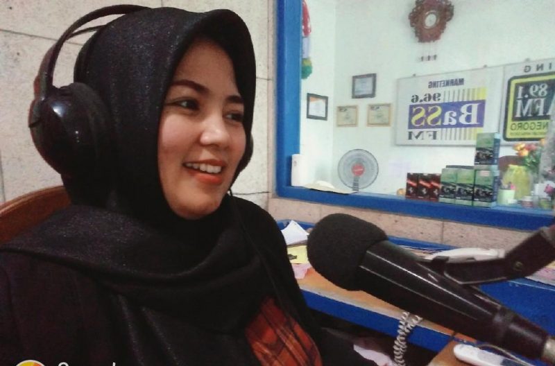 Tyas Ambar, Penyiar Radio penjaga budaya Nusantara