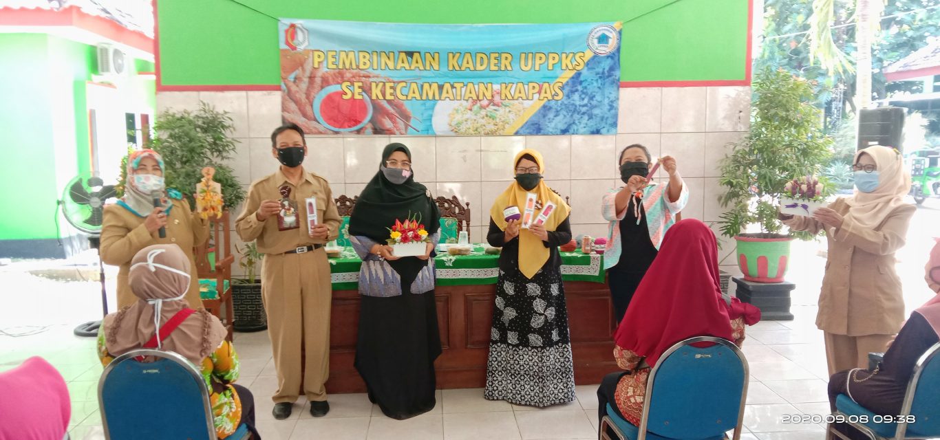 Pembinaan dan Pelatihan Kader UPPKS Kecamatan Kapas Gelar Pelatihan Rajut.