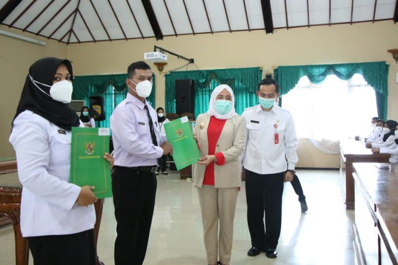 Bupati Anna Muawanah Serahkan 479 SK PPPK di Lingkungan Pemkab Bojonegoro