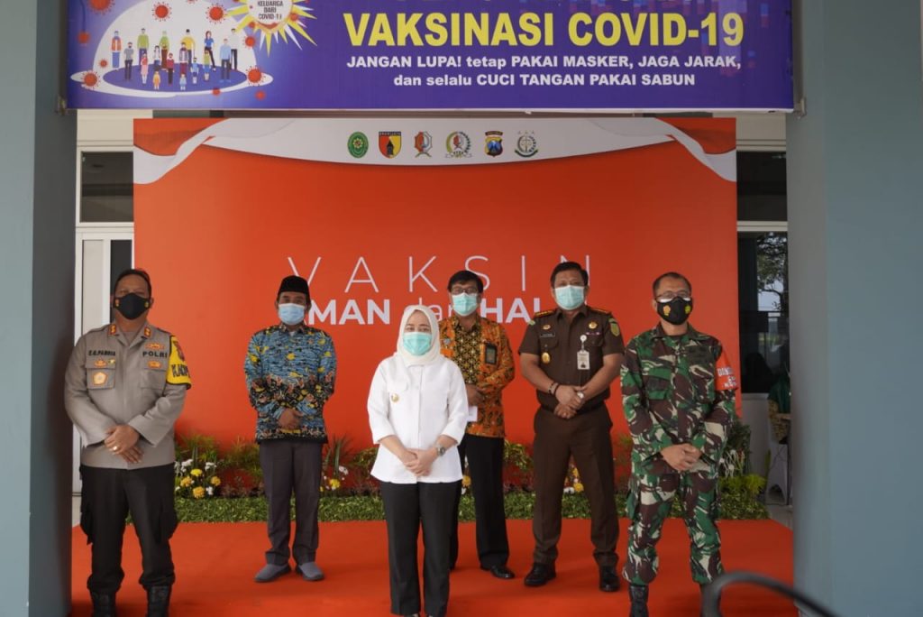Ikuti Vaksinasi Covid-19 kedua, Kapolres Bojonegoro : Vaksin Aman, Masyarakat Jangan Takut Dan Ragu 1 Ikuti Vaksinasi Covid-19 kedua, Kapolres Bojonegoro : Vaksin Aman, Masyarakat Jangan Takut Dan Ragu