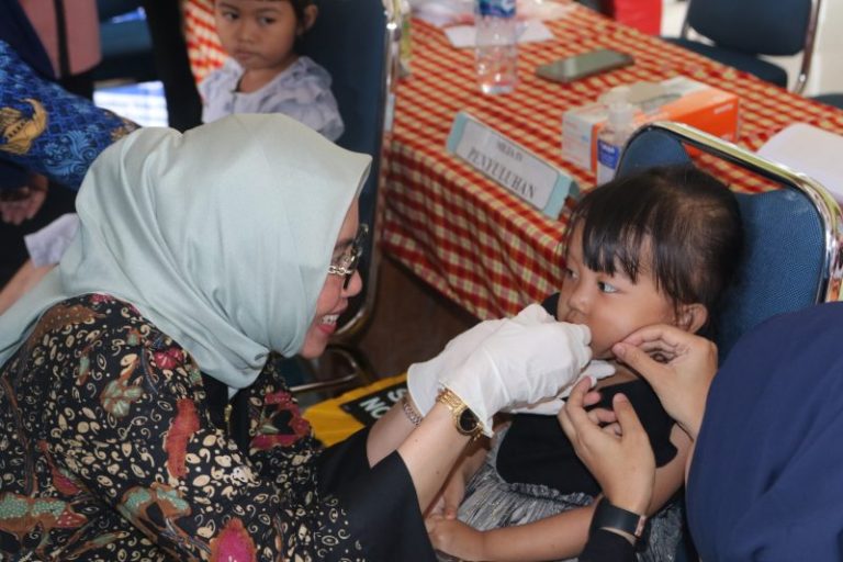 Ketua TP PKK Kabupaten Bojonegoro Tinjau Pelaksanaan Sub PIN Polio Putaran 2 di Desa Papringan Temayang 3 Ketua TP PKK Kabupaten Bojonegoro Tinjau Pelaksanaan Sub PIN Polio Putaran 2 di Desa Papringan Temayang