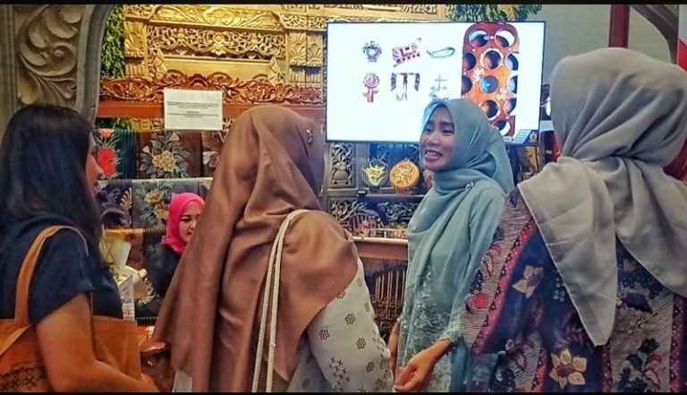 Jangkau Konsumen Lebih Luas, Dekranasda Bojonegoro Manfaatkan Teknologi Digital di Pameran Tingkat Nasional 1 Jangkau Konsumen Lebih Luas, Dekranasda Bojonegoro Manfaatkan Teknologi Digital di Pameran Tingkat Nasional