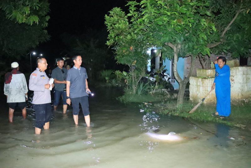 TMA Naik, Kapolres Bojonegoro Pantau Aliran Air Sungai Bengawan Solo 41 IMG 20240311 WA0019