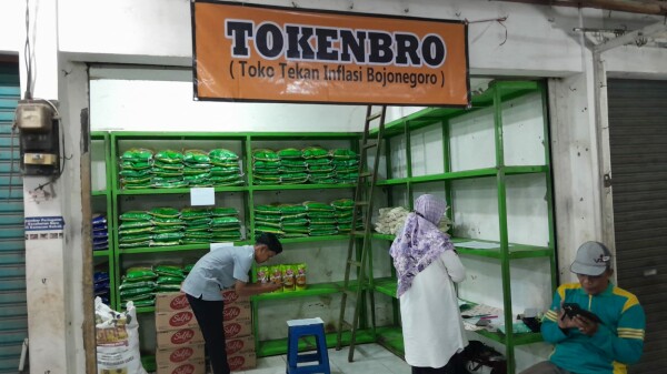 Tekan Inflasi, Pemkab Bojonegoro Buka Tokenbro, Sediakan Kebutuhan Pokok Murah 1 HVg0oMFyxGboF2ly