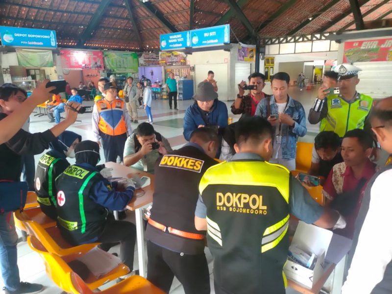 Jelang Arus Mudik, Belasan Sopir Bus di Bojonegoro Dites Urine 41 IMG 20240403 WA0039