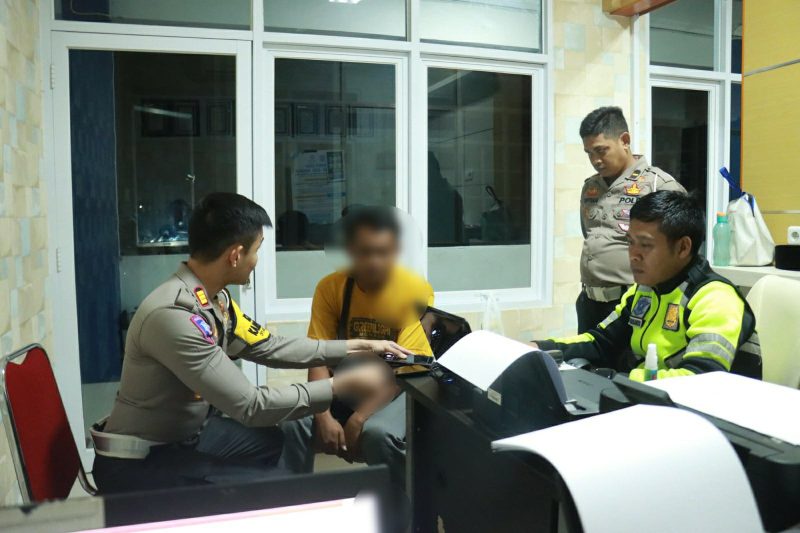 Buntut Bus Ngeblong Berakhir Adu Jotos, Satlantas Polres Bojonegoro Amankan Tiga Crew Bus 1 IMG-20240415-WA0036