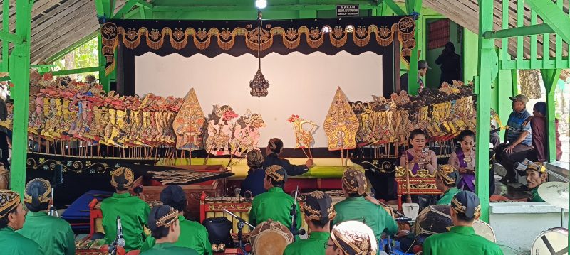 Sedekah Bumi Mbah Pendem Gelar Pertunjukan Wayang Kulit 41 IMG20240823103850