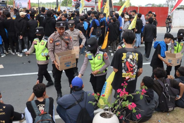 Kapolres Pimpin Langsung Pengamanan Unras di Gedung DPRD Bojonegoro