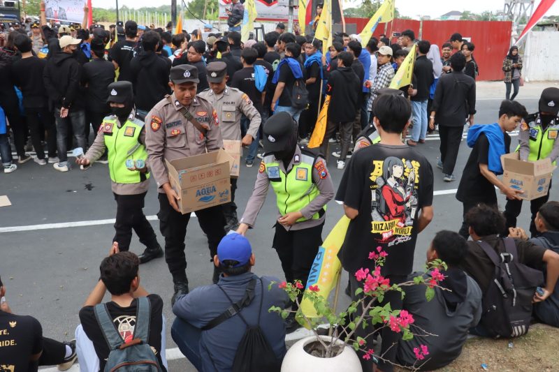 Kapolres Pimpin Langsung Pengamanan Unras di Gedung DPRD Bojonegoro 1 IMG-20240827-WA0024