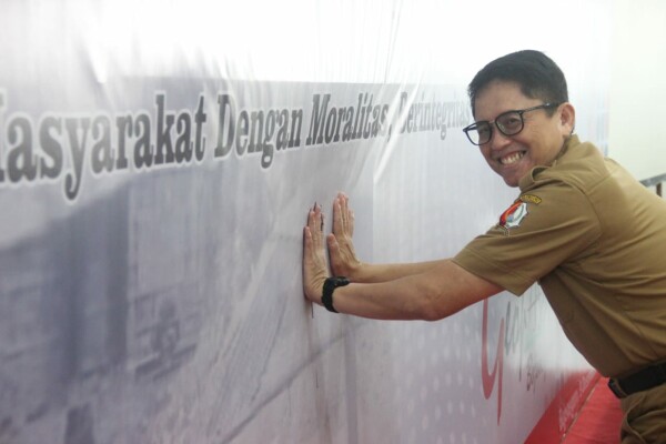 Pemkab Bojonegoro Gelar Pakta Integritas Melawan Korupsi dengan Pembubuhan Cap Tangan Antikorupsi 1 sM2qVvn8rs5JAfCx