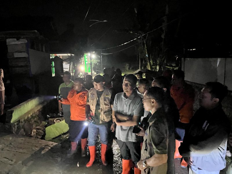 Bupati Bojonegoro Setyo Wahono Terjun Langsung Ke Lokasi Terdampak Banjir Bandang Gondang 1 IMG-20250308-WA0036