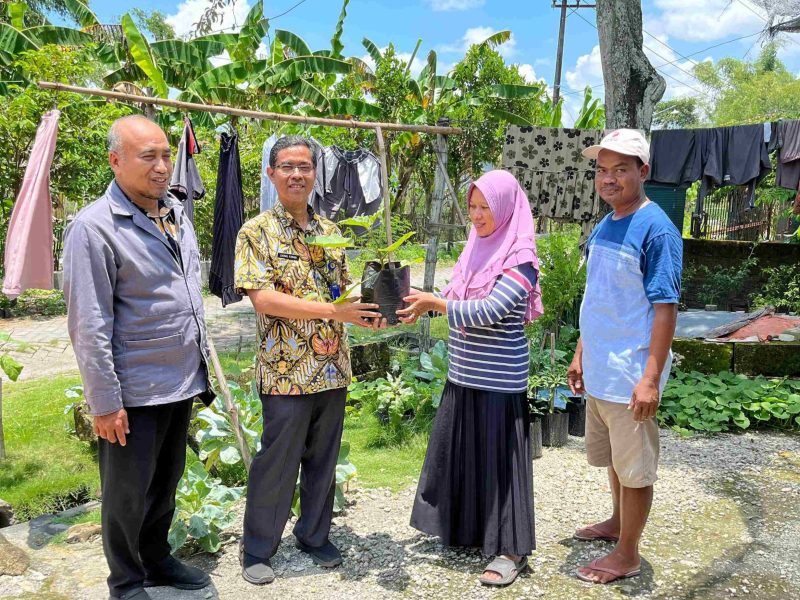 Perkuat Ketahanan Pangan Keluarga, Pemkab Bojonegoro Salurkan Bibit Aneka Sayuran 45 IMG 20250310 194806