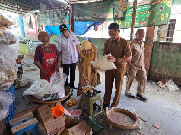 Dindagkop-UM Sidak Pasar Kalitidu, Pastikan Harga dan Ketersediaan Bahan Pokok Aman 41 GARcwqgF8vWOeTgt