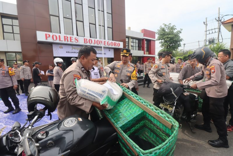 Jelang Idul Fitri, Polres Bojonegoro Salurkan Ribuan Paket Zakat Fitrah 41 IMG 20250324 WA0079