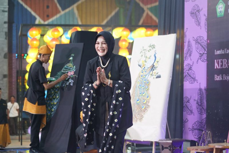 Nurul Azizah Perkenalkan Batik PDH “Obor Sewu” di Fashion Show Kebaya Modern 1 IMG-20250504-WA0024