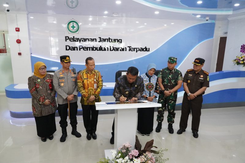Peresmian Gedung Pusat Layanan Jantung dan Pembuluh Darah Terpadu RSUD dr. R. Sosodoro Djatikoesoemo, PemKab Bojonegoro Tandatangani MoU dengan RSCM Jakarta 1 IMG-20250523-WA0017