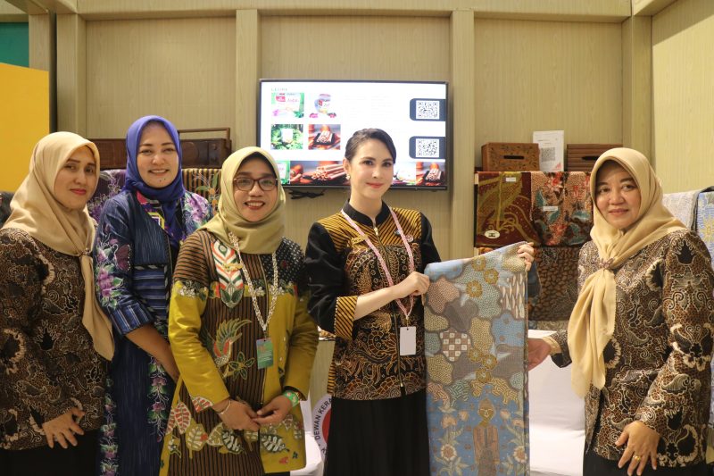 Stand Dekranasda Kabupaten Bojonegoro di Balikpapan Banyak Diminati Pengunjung Luar Daerah 41 IMG 20250709 WA0049