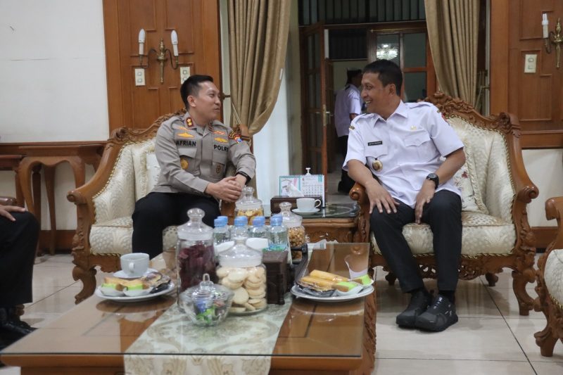 Usai Sertijab, Kapolres Bojonegoro Silaturahmi ke Rumdin Bupati 41 IMG 20250710 WA0019