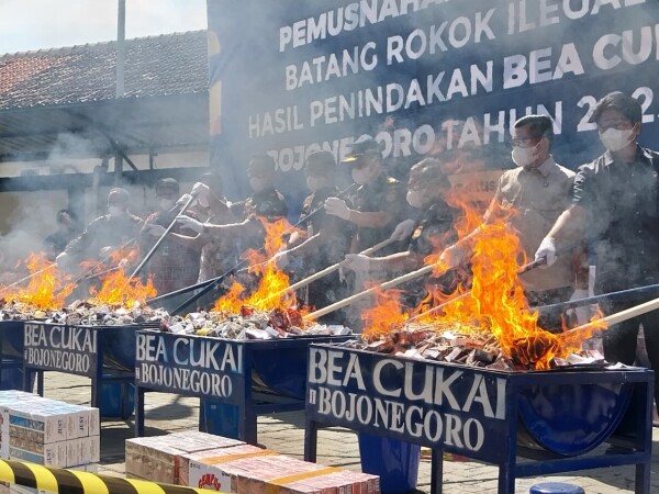 Bea Cukai Bojonegoro Musnahkan 8,51 Juta Batang Rokok Ilegal Hasil Penindakan 41 vG5oi39DwMtvtz1M