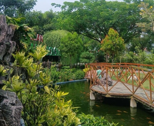 Taman Gajah Bolong, Ruang Terbuka Hijau Wahana Wisata Keluarga Lepas Penat 41 NNp9pTJpOUYQF27w