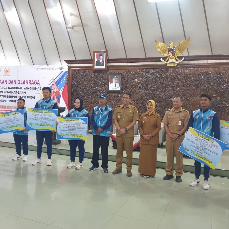 105 Atlet Porprov Peraih Medali Terima Bonus dari Bupati Bojonegoro 6 IMG 20250929 WA0032