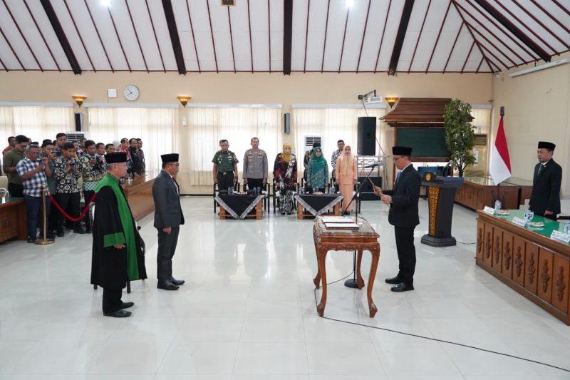 Bupati Bojonegoro Lantik Edi Susanto Sebagai Sekda Kabupaten Bojonegoro 41 IMG 20251030 WA0019