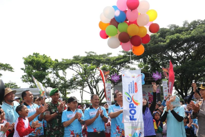 Pelepasan Balon Oleh Bupati Setyo Wahono Tanda Dimulainya Festival Olahraga Pendidikan 2025 di Bojonegoro 1 IMG-20251126-WA0019