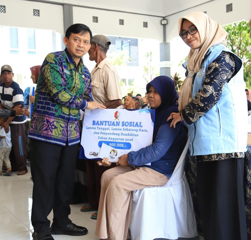Bupati Bojonegoro Salurkan Bantuan untuk Anak Yatim, Lansia, dan Penyandang Disabilitas di Kasiman 2 IMG 20260312 WA0013