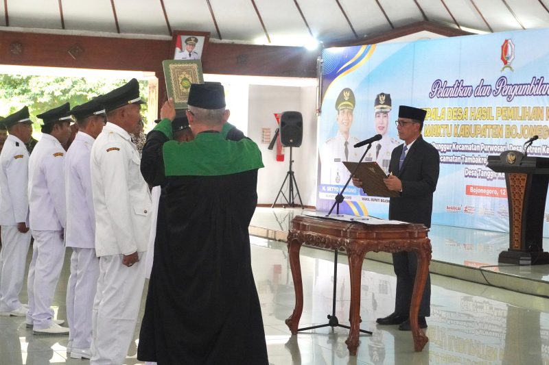 Bupati Bojonegoro Lantik Lima Kades PAW 2026 41 1000245894