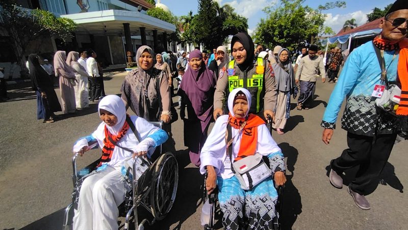 Polwan Bojonegoro Sigap Layani Calon Jama'ah Haji 41 IMG 20260501 WA0056