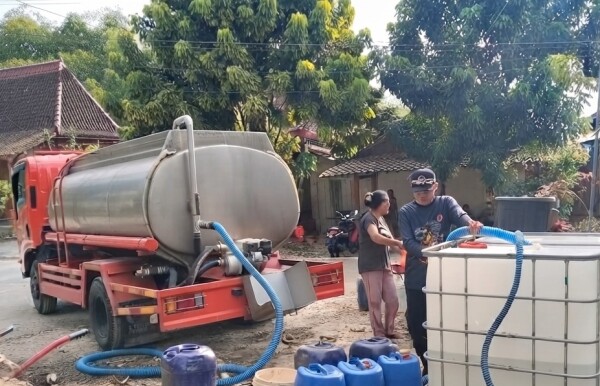 BPBD Bojonegoro Distribusikan Bantuan Air Bersih ke Desa Terdampak Kemarau 41 5jWbPntzITuKtNtl