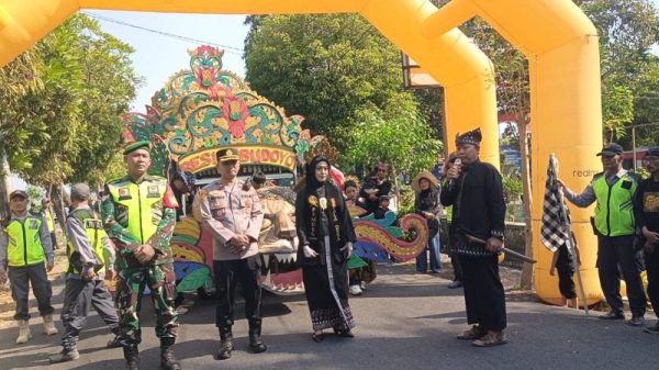 Wakil Ketua DPRD Bojonegoro Berangkatkan Kirab Tumpeng dan Pawai Budaya Haul Eyang Singonoyo 15 IMG 20260725 WA0017