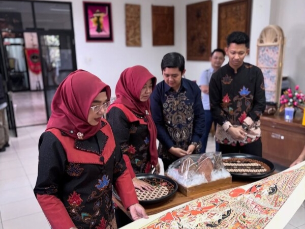 Perkuat Eksistensi Batik Bojonegoro, Dekranasda Jalin Kolaborasi dengan Institut Seni Indonesia Surakarta 1 Oplus_16908288