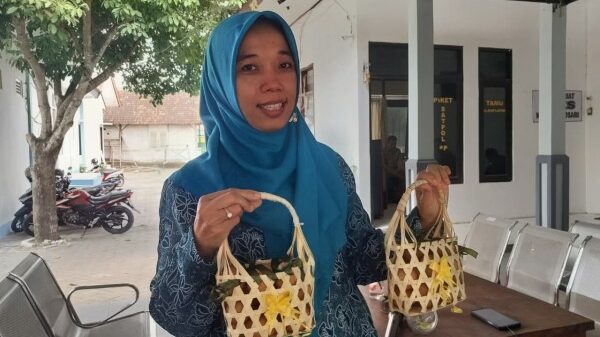 Keranjang Telur dari Anyaman Bambu Pengrajin Desa Gapluk - Purwosari Diminati Pembeli Luar Desa 33 Keranjang dari anyaman bambu kreasi ibu-ibu desa Gapluk Purwosari