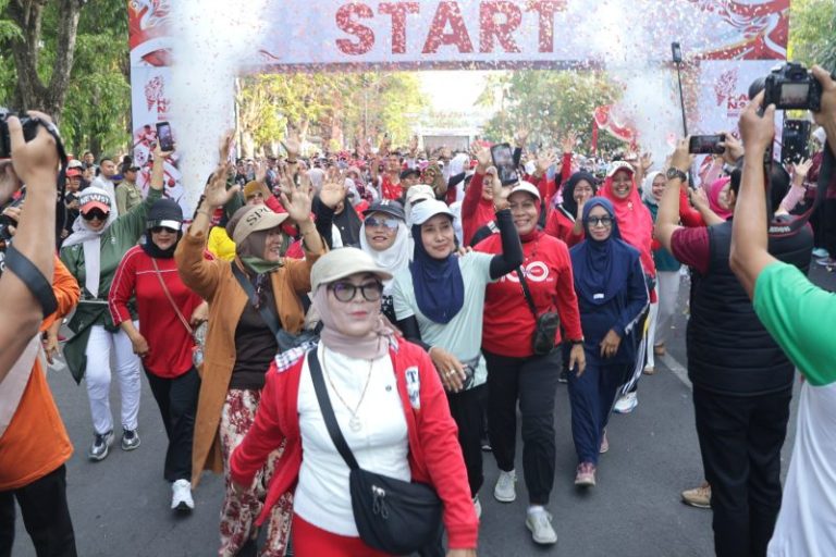 Peringati Haornas 2026, Warga Bojonegoro Antusias Ikuti Jalan Sehat dan Senam Massal